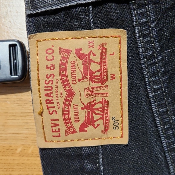 Women's Levis 501 cutoff shorts - Picture 4 of 5
